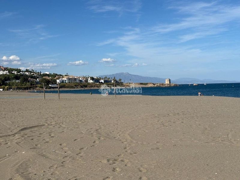 Foto efa116a0-2dc9-43e0-bbbf-dc33b04ac028. Casa aparellada amb piscina a marina de Casares Casares