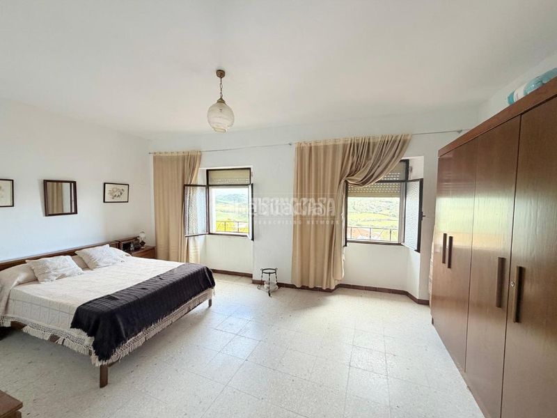 Foto 61789600-045d-4359-ae37-5e2ac21f2e86. Casa aparellada a Jimena de la Frontera