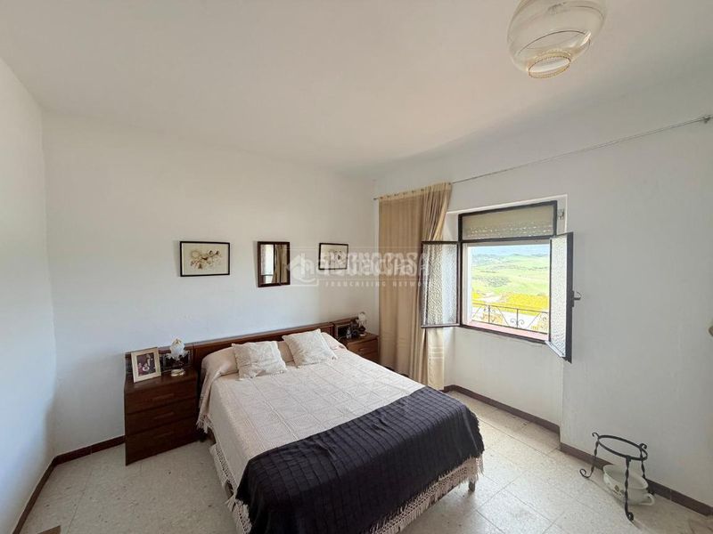 Foto 6a3117b1-5639-4a24-ad26-2f7a38d311a7. Casa aparellada a Jimena de la Frontera