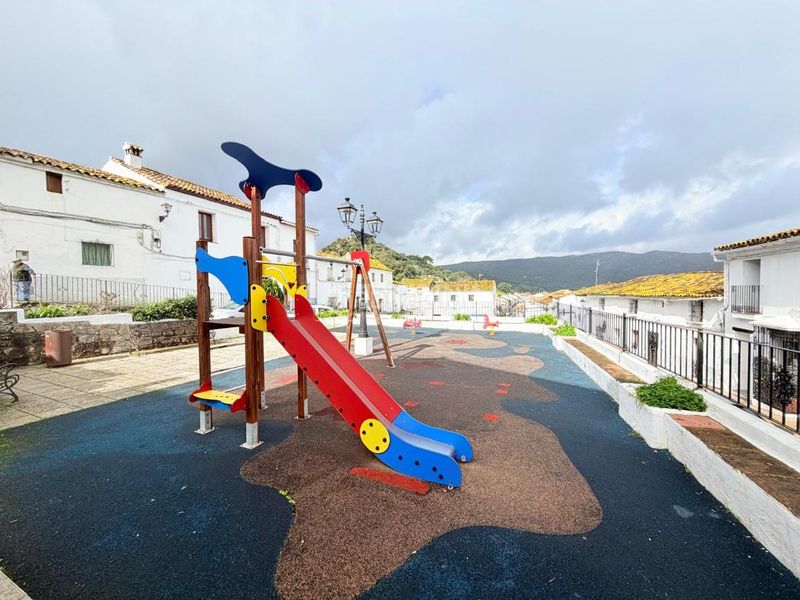 Foto a32c839f-8be5-4f7c-9974-be0031d32065. Casa aparellada a Jimena de la Frontera