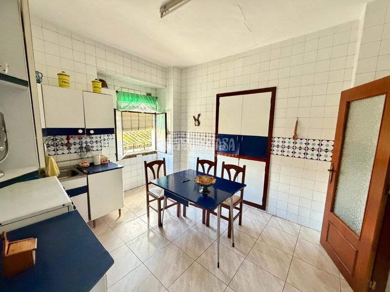 Foto c1f9688e-7a97-4728-8807-c924e44b6042. Casa aparellada a Jimena de la Frontera