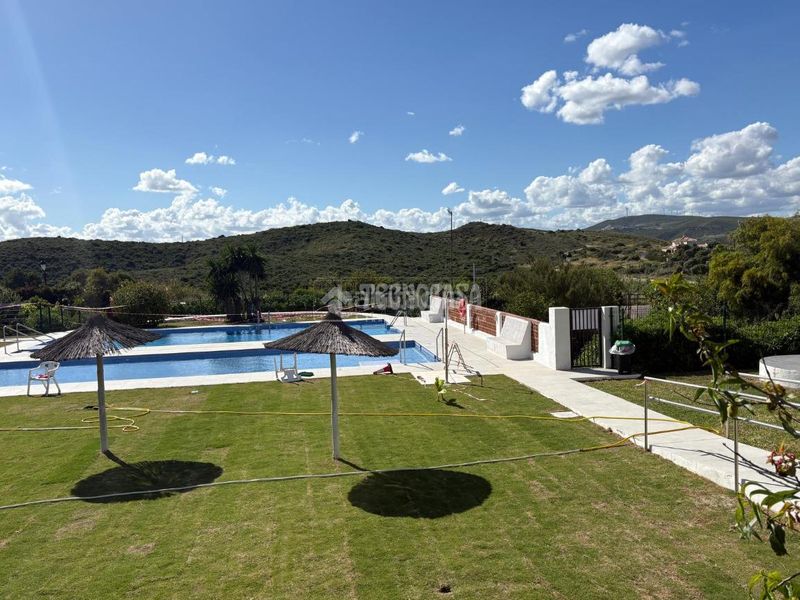Foto fbd4fde1-e881-41af-b2e3-876f59a70e36. Terreny residencial a Alcorrín Manilva