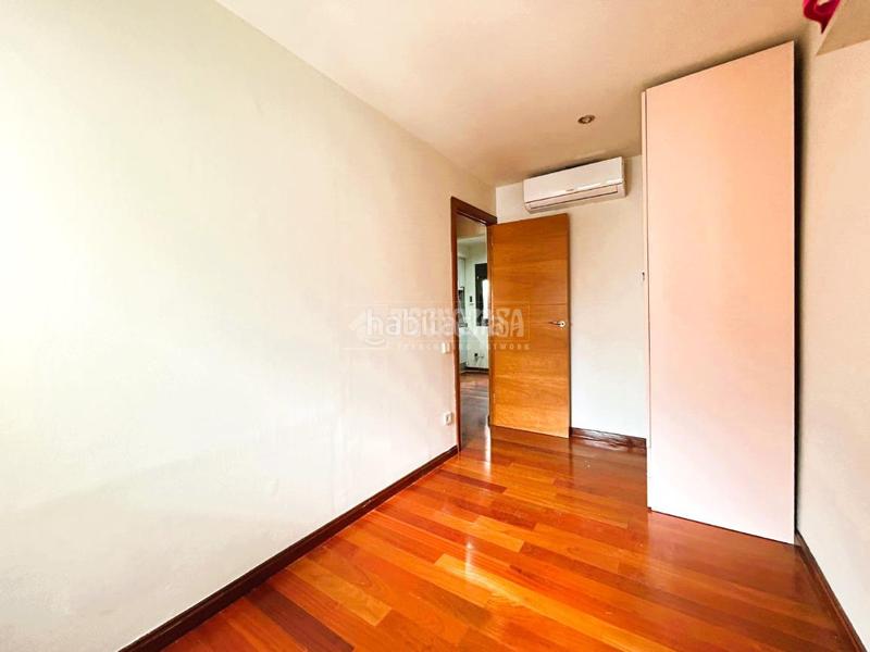 Foto 5331210d-3784-4aae-a0cf-f0b7b2811c73. Ático  en venta en lhospitalet de llobregat en Hospitalet de Llobregat (L´)