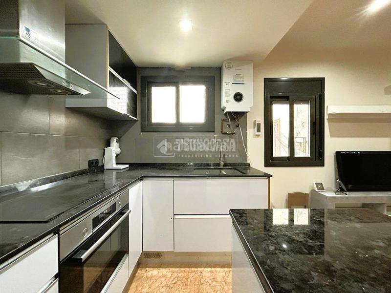 Foto 5d1d8f14-4897-4ab7-b752-5f0ccd3e3540. Ático  en venta en lhospitalet de llobregat en Hospitalet de Llobregat (L´)