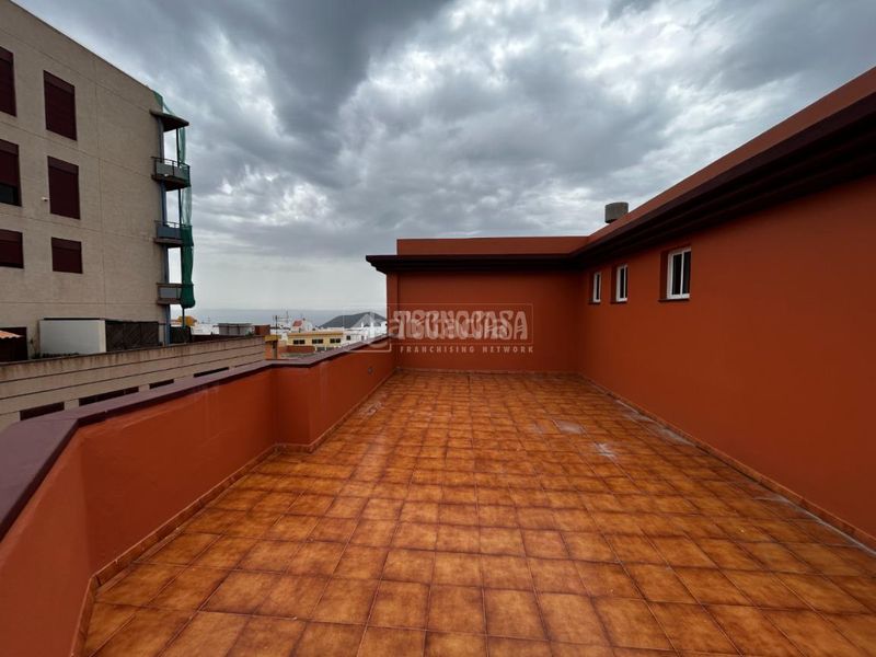 Foto d76e0463-3483-41a6-b56d-291b8d3aaaea. Ático  en venta en Centro Güímar
