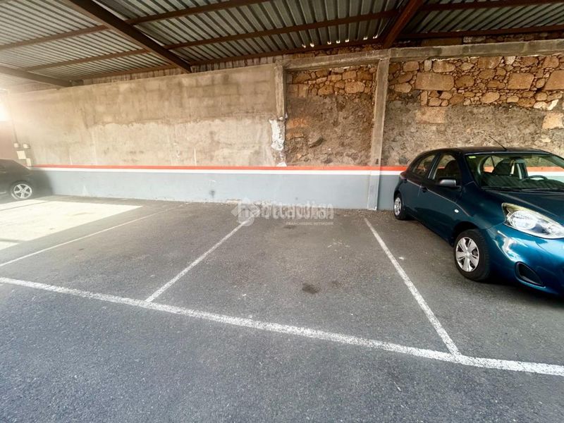 Foto e953f03b-75ea-4b80-9c71-7d1127094e51. Aparcament cotxe a Arafo