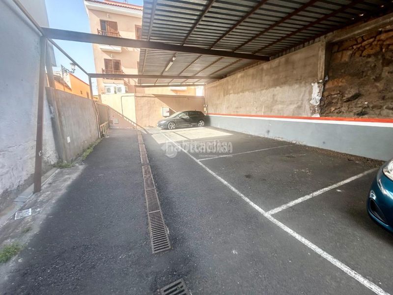 Foto eccc40fc-f642-4e69-a4e9-4857b1e1cc69. Aparcament cotxe a Arafo