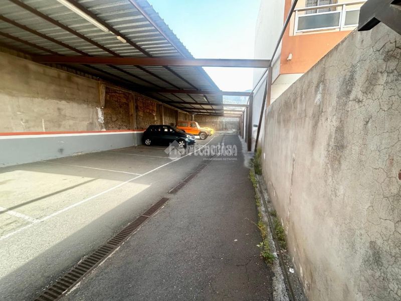 Foto f61321b2-b1fc-4163-a813-3ce20cbdaf9a. Aparcament cotxe a Arafo