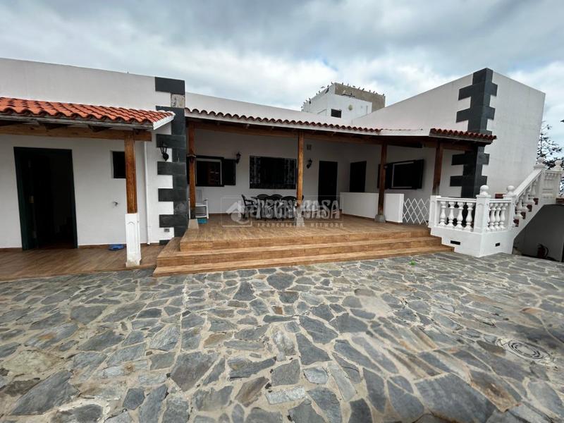 Foto 992f3b69-9157-492a-8b1c-7f823fa9820b. Maison avec parking dans Centro Güímar