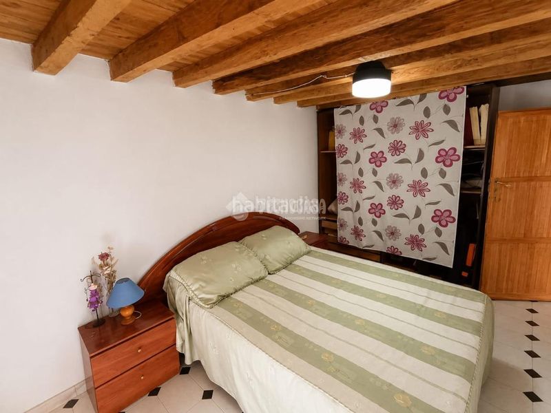 Foto 4ec5d6df-028a-4fa9-b79f-5e4adf168a54. Casa aparellada a Valdeverdeja