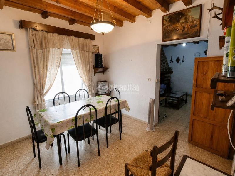 Foto a64a10a1-e17c-40fc-82a9-965c73670cef. Casa aparellada a Valdeverdeja