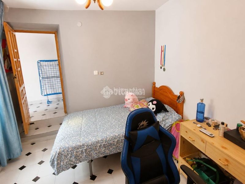 Foto b3f89be9-7ec4-40e9-918a-d4c005565c76. Casa aparellada a Valdeverdeja
