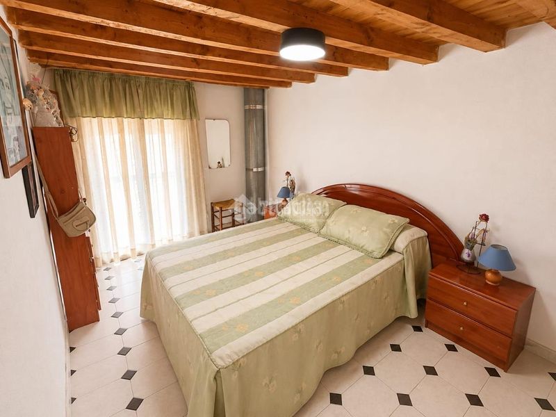 Foto c6c23c77-59a2-4d58-9d26-5e65c4b467b0. Casa aparellada a Valdeverdeja