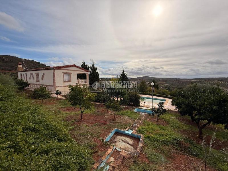 Foto b62b14cb-0b17-49e3-ba07-1101db8c57d1. House in Alange