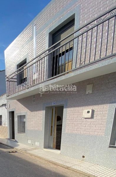 Foto b7fa5d89-1bf9-4bb3-af50-7a249f3ba05f. Casa aparellada amb calefacció a Esparragalejo
