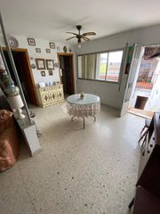 Maison jumelée à Aljucén. Casa en venta en aljucén