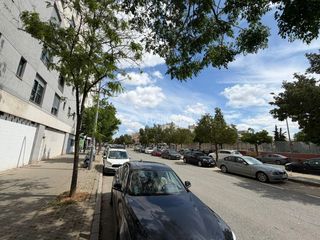 Lloguer Local Comercial  Calle estrella canopus. Local comercial en alquiler en sevilla