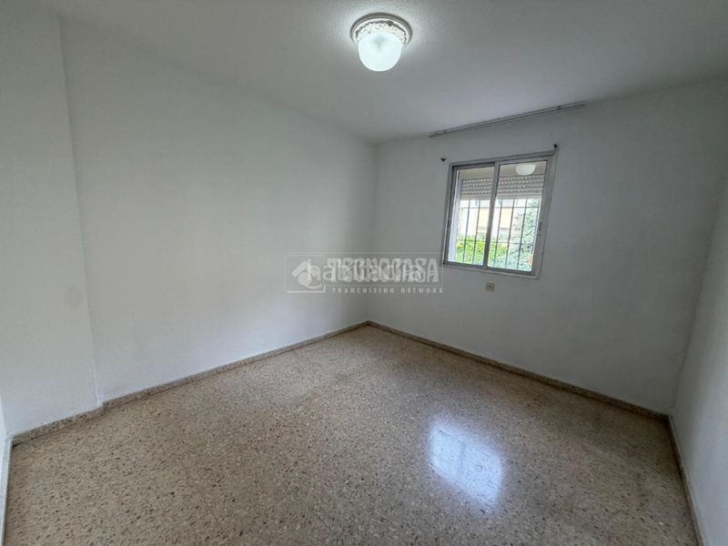 Foto a9a5a0d9-b617-4bfa-ab82-c2ad16d995eb. Pis amb aparcament a Pino Montano - Consolación Sevilla