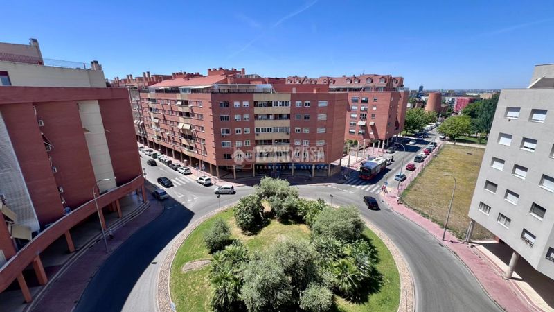 Foto c91e7c25-72e4-4f3d-bee7-b7b116ad67dc. Pis amb calefacció aparcament piscina a Ensanche Alcalá de Henares