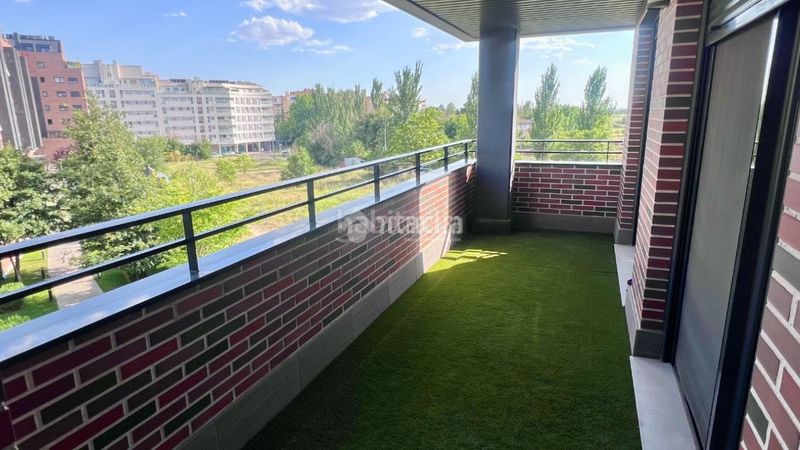 Foto 55bd6b5a-aeeb-4cfb-94bc-787aca1de1f9. Pis amb aparcament a Ensanche Alcalá de Henares
