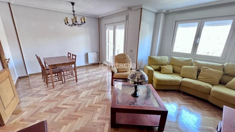 Foto 43aa15a9-98b8-492f-9dd9-e5a796e1044b. Casa bifamiliare in Ensanche Alcalá de Henares