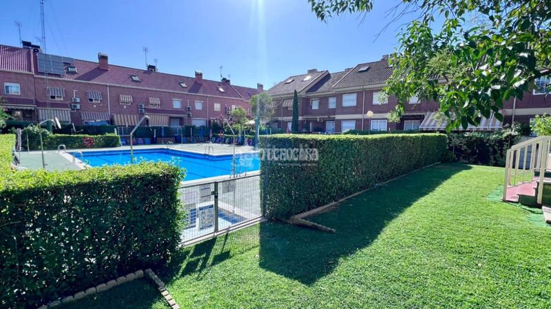 Foto 8be78b27-da2a-41b8-bc54-d5f2b7233c63. Casa bifamiliare in Ensanche Alcalá de Henares