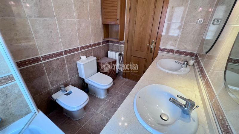 Foto a9fa3d0a-9c54-4a0e-b3ef-4108c50581dd. Casa bifamiliare in Ensanche Alcalá de Henares