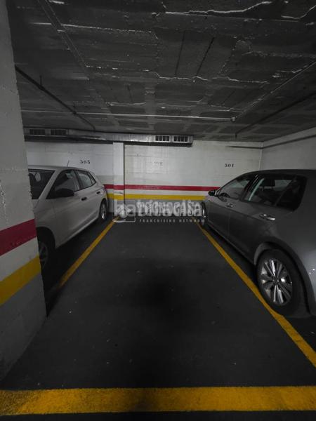 Foto d11bde6a-10aa-470a-ba59-224ec88fac85. Parking coche boxplaza de garaje en venta en Sant Andreu de Palomar Barcelona
