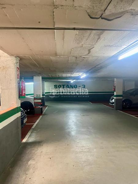 Foto 46df539b-e7fe-4f0f-a715-17d53021f7bd. Parking coche boxplaza de garaje en venta en Sant Andreu de Palomar Barcelona