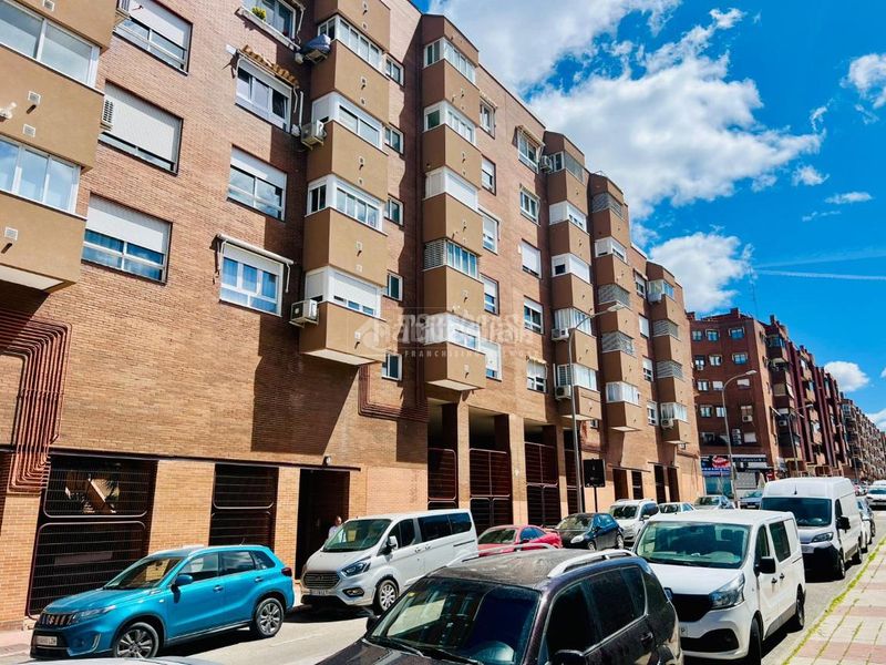 Foto b2ff2777-2998-4df8-afb3-ca594b4ec97d. Pis amb calefacció aparcament a Prado de Santo Domingo Alcorcón