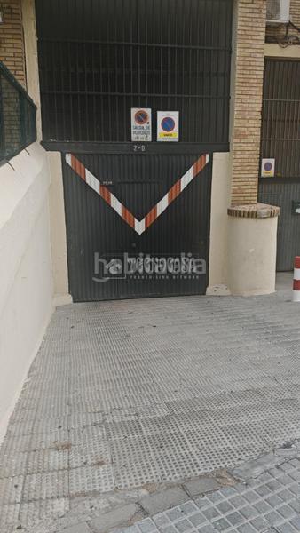 Foto 0ce4775e-e1cf-4efc-9200-6e3844f58e8f. Parking coche boxplaza de garaje en venta en Cruz Roja Sevilla