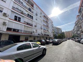 Aparcament cotxe a Cruz Roja. Boxplaza de garaje en venta en sevilla