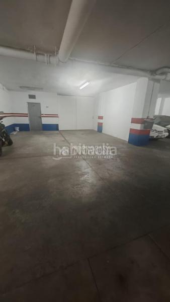Foto 40f79d91-f716-43b3-b324-2b80cc32a440. Parking coche boxplaza de garaje en venta en Cruz Roja Sevilla