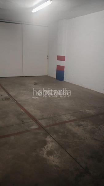 Foto b757f086-cd76-419d-8f1d-434deb0df0e6. Parking coche boxplaza de garaje en venta en Cruz Roja Sevilla