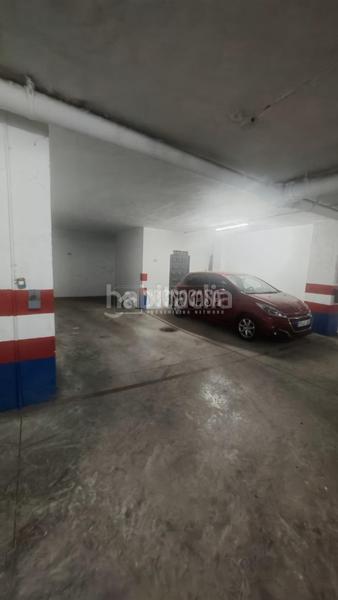 Foto bfbd1dff-1549-460c-b6f9-934c175e4655. Parking coche boxplaza de garaje en venta en Cruz Roja Sevilla