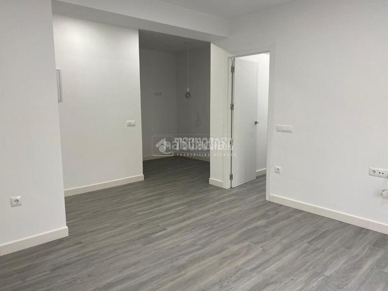 Foto 4eac32d3-b89f-4e85-bd89-43eb9d3d3a08. Alquiler piso  en alquiler en Cruz Roja Sevilla