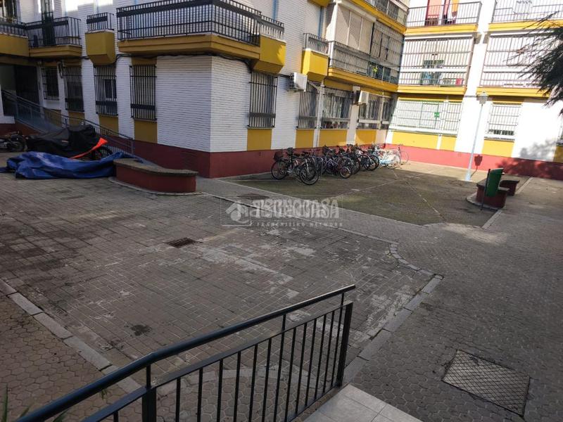 Foto f627c1ff-16dd-43a9-b570-c3b55edf021a. Piso  en venta en San Julián Sevilla