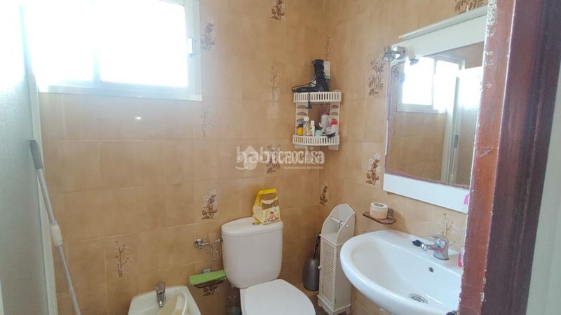 Foto b5052b4c-efa9-47a5-bc86-95da48fb8fc4. Pis a Cruz Roja Sevilla
