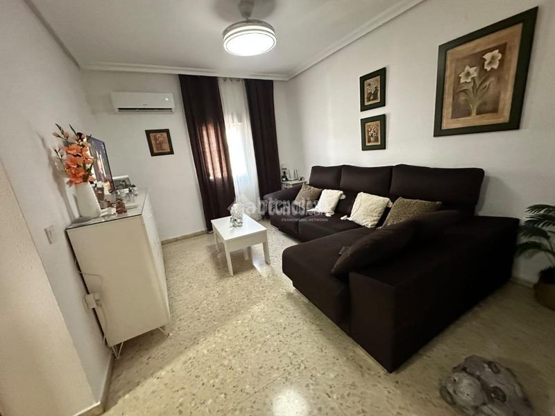 Foto f74da014-99fe-48e3-af7f-b871b4a93532. Pis a Cruz Roja Sevilla