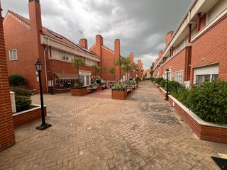 Casa aparellada a Rinconada. Casa en venta en alcalá de henares