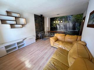 Maison jumelée à Reyes Católicos. Casa en venta en alcalá de henares