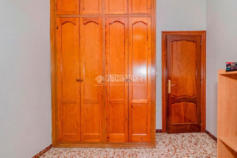 Foto 65f04342-5016-48c8-a655-7650fa0b04e9. Piso  en venta en Poleares Lucena