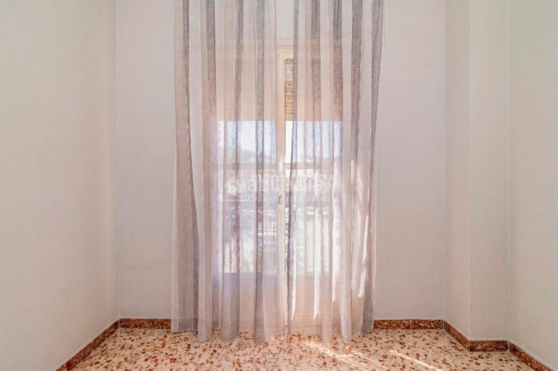 Foto c1d07125-1ef8-4c95-b7fc-797075b735c6. Piso  en venta en Poleares Lucena