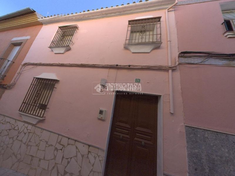 Foto bab4ccd9-ae3d-407b-99d9-9a8b3b99b2fb. Casa  en venta en El Carmen - La Barrera Lucena