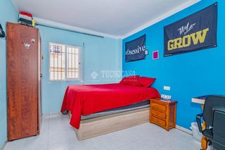 Casa a El Carmen - La Barrera. Casa en venta en lucena