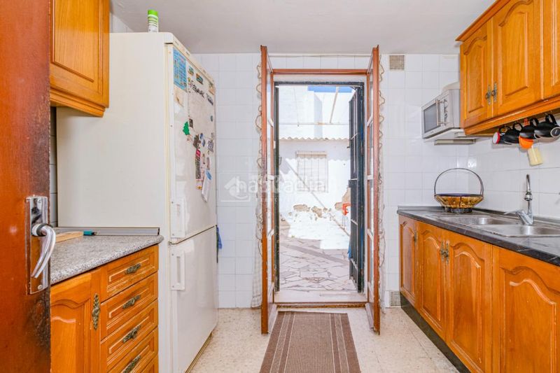 Foto 00297a10-1419-4a85-9bfb-f33253f58b75. Casa aparellada amb aparcament a El Carmen - La Barrera Lucena