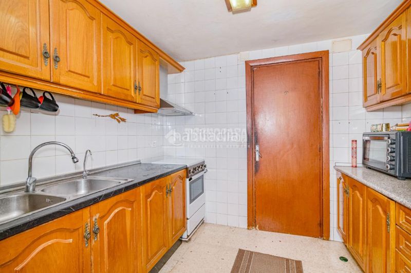 Foto 9df0ba37-5096-4b46-8209-798738c37fb4. Casa aparellada amb aparcament a El Carmen - La Barrera Lucena