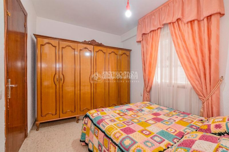 Foto b30dee45-5673-411f-84cd-ae0d3ddebfda. Casa aparellada amb aparcament a El Carmen - La Barrera Lucena