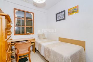 Casa aparellada  C. palenciana. Casa en venta en lucena