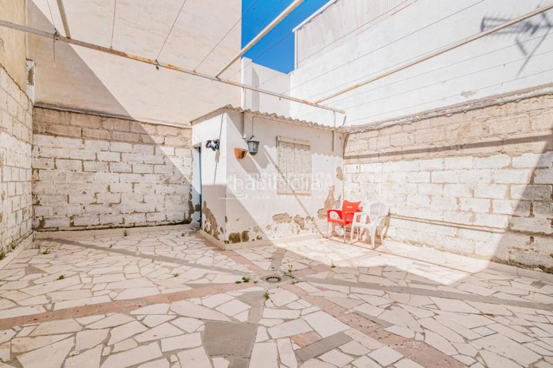 Foto b800cfa6-daf3-4b91-9dac-a824a0184781. Casa aparellada amb aparcament a El Carmen - La Barrera Lucena